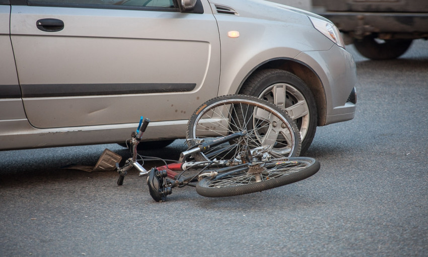 ДТП в Днепре: велосипедист попал под колеса авто