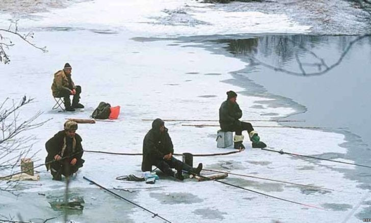 Рыбаков Днепропетровщины предупредили об опасности зимней рыбалки