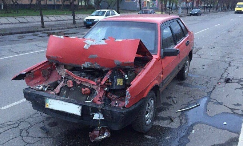 На Днепропетровщине пьяный водитель устроил тройное ДТП