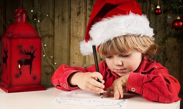 Днепряне учат детей писать письма Дед Морозу 