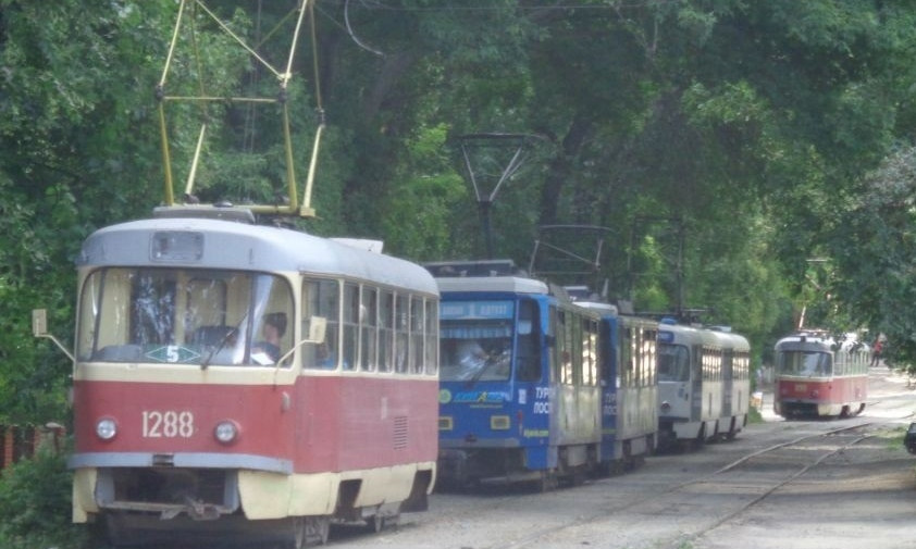 Трамваи Днепра простаивают в пробках 