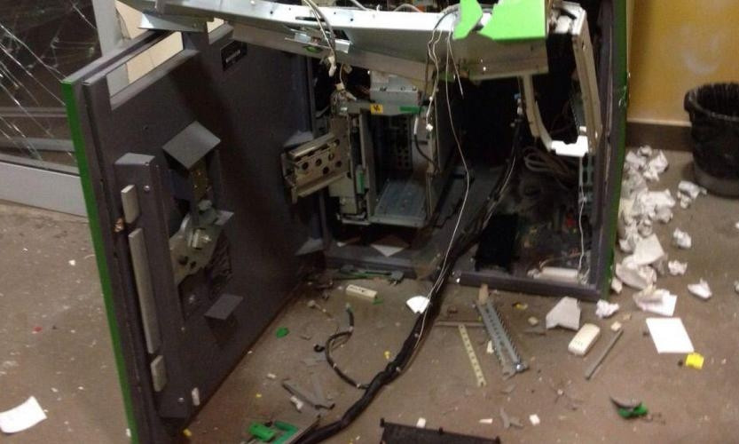 На Днепропетровщине неизвестные взломали банкомат 