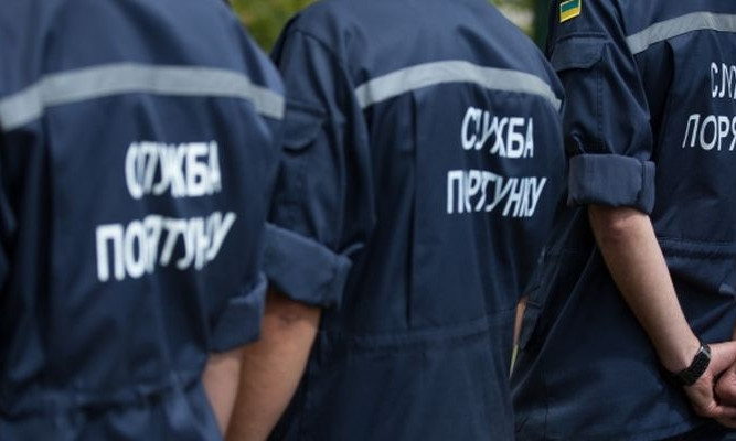 ЧП в на Днепропетровщине: мужчина застрял на крыше дома