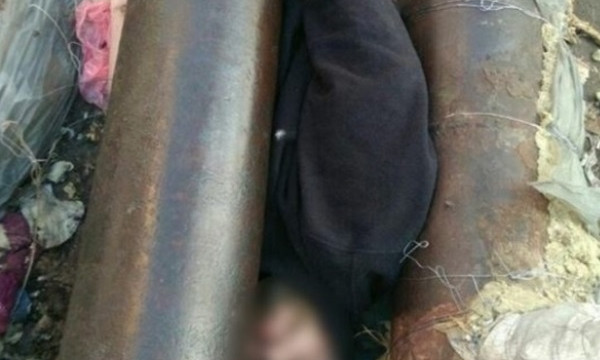 ЧП в Днепре: мужчина застрял между трубами теплотрассы 