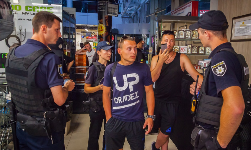 Алкогольный запрет в Днепре: горожане открывают пиво на кассе 