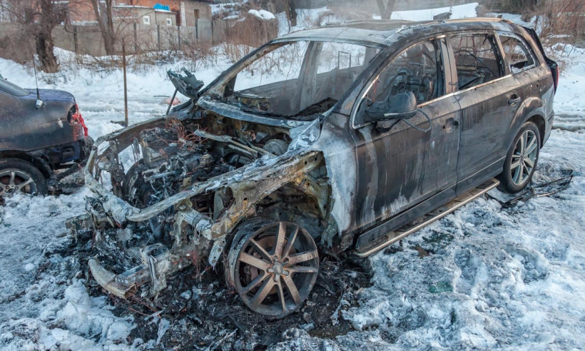 Пожар в Днепре: горели три автомобиля 