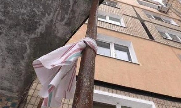 Трагедия на Днепропетровщине: девочка выпала из окна 4-го этажа