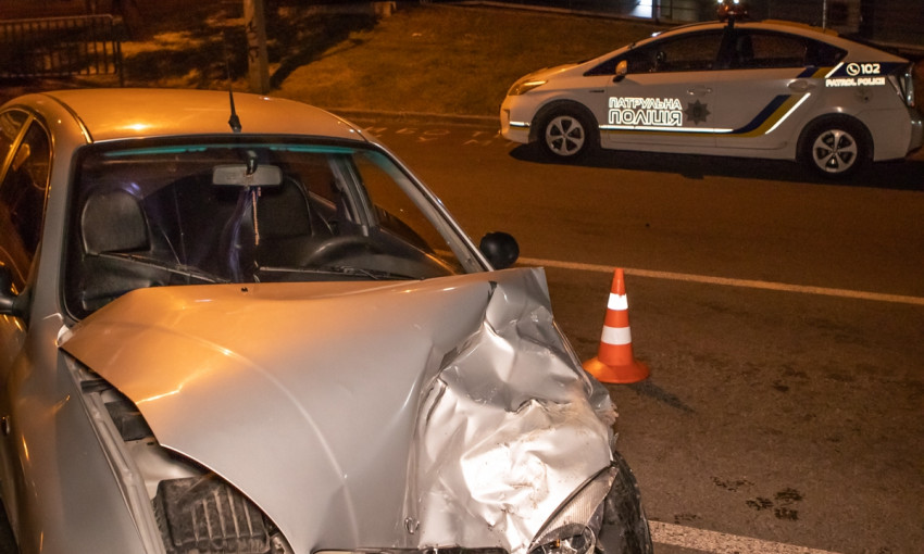 ДТП в Днепре: на проспекте Поля столкнулись Lexus и Daewoo