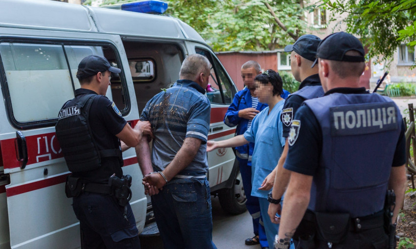 ЧП в Днепре: полиция задержала агрессивного пациента