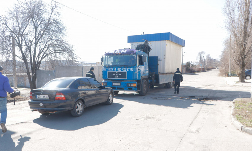 Днепр против МАФов: на улице Пугачева сносили очередную наливайку