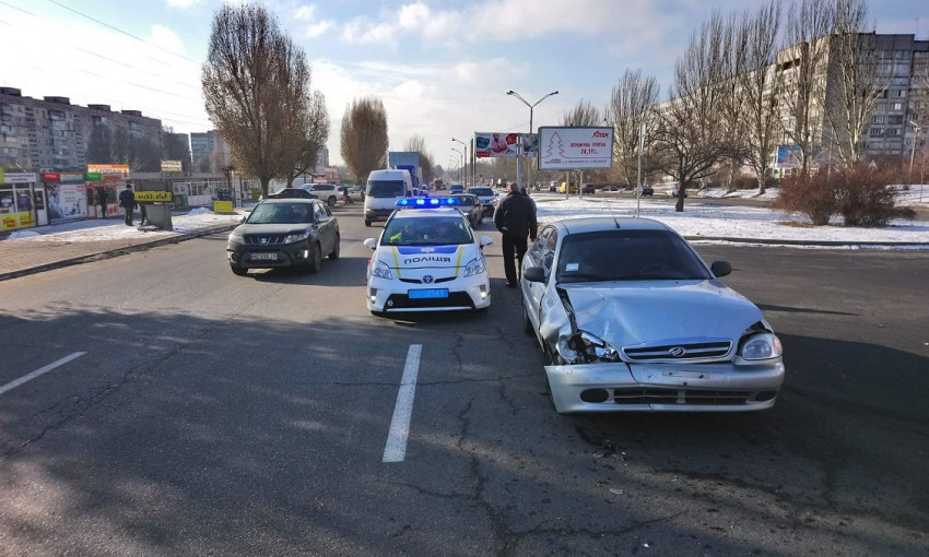 ДТП в Днепре: на Донецком шоссе столкнулись два авто