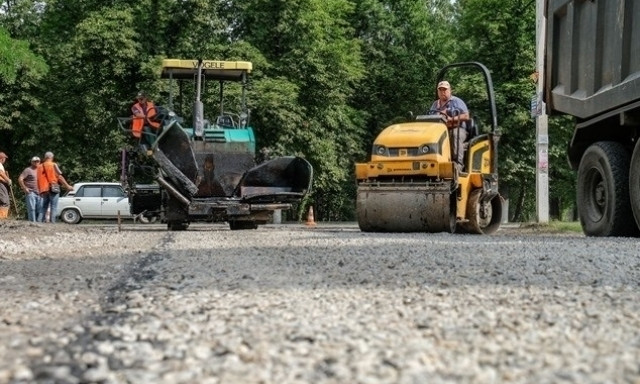 На Днепропетровщине продолжают ремонтировать дороги