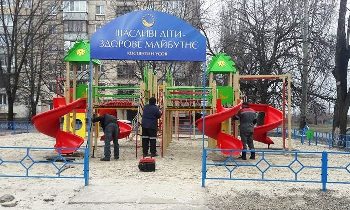 На Днепропетровщине ребенок травмировал позвоночник на детской площадке