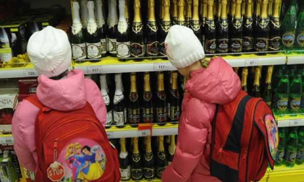 На Днепропетровщине несовершеннолетним продают алкоголь 