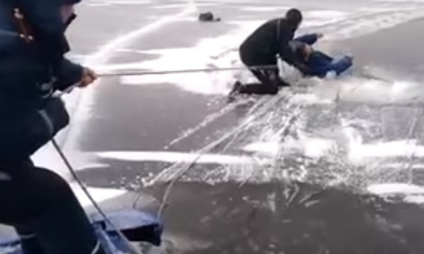 Под Днепром рыбак утонул в озере 