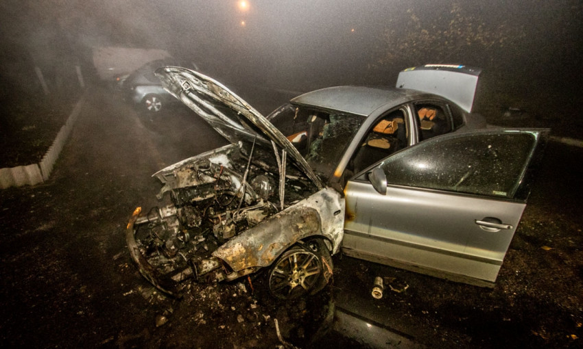 Пожар в Днепре: на улице горел автомобиль 