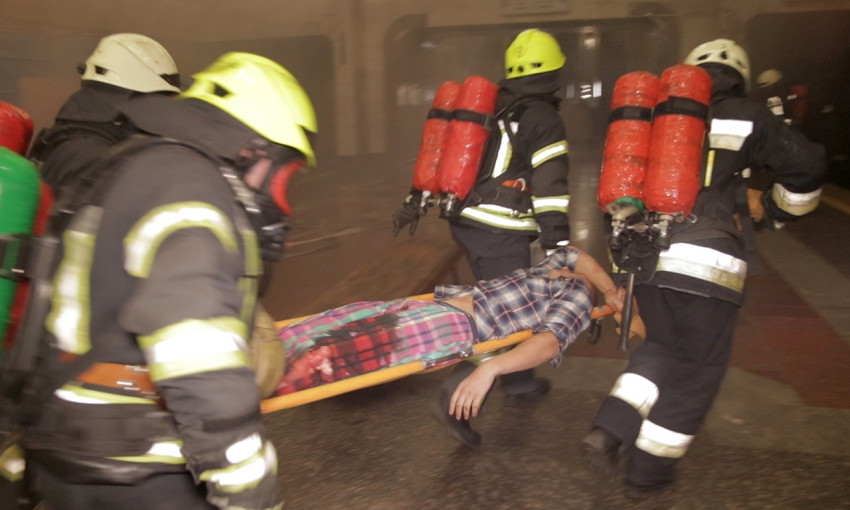 Что на станции метро «Металлургов» в Днепре делали спасатели и полиция?
