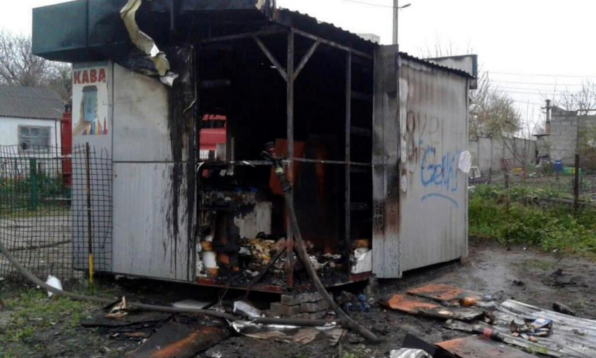 Пожар в Днепре: на Черниговской сгорел киоск