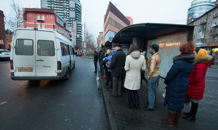 В Днепре собираются ликвидировать 33 маршрута общественного транспорта