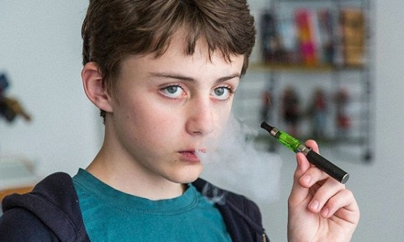 Школьникам Днепра запретят курить электронные сигареты 