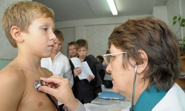 Дети Днепропетровщины проходят обязательный медосмотр 
