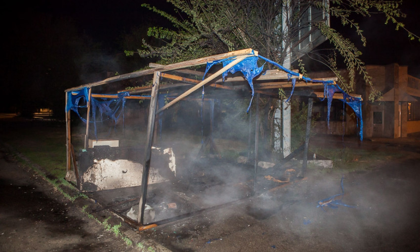 Пожар в Днепре: полиция и пожарные тушили ларек