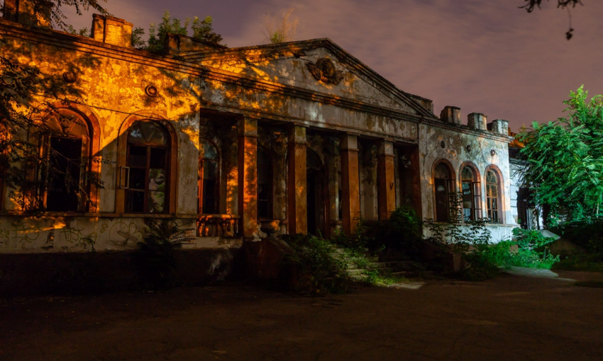 Ночной Днепр: как выглядят ночью заброшенные здания 