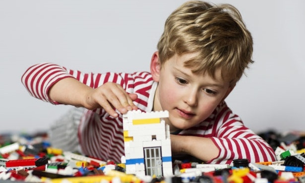Днепропетровщина получила конструкторы Lego для первоклашек