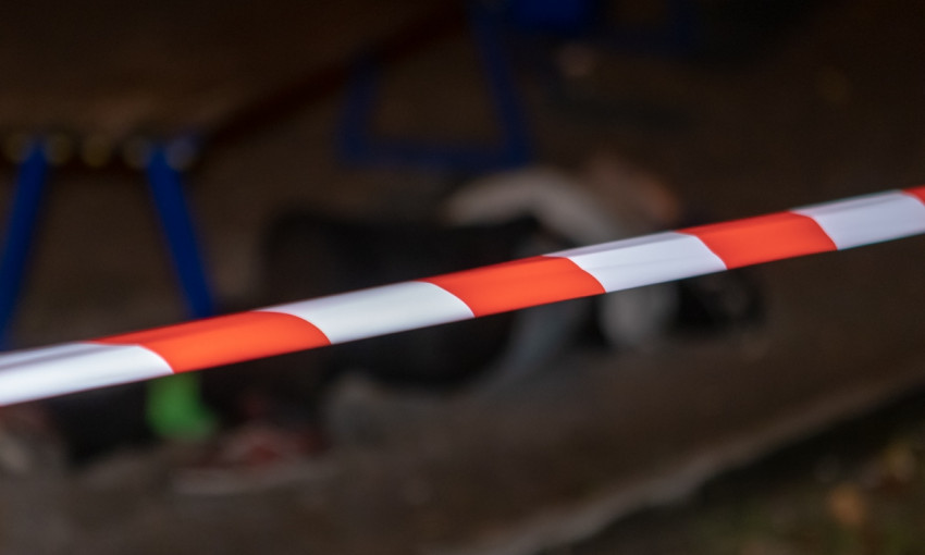 ЧП в Днепре: на детской площадке обнаружили труп мужчины с разбитой головой 