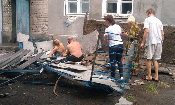 ЧП на Днепропетровщине: под весом мужчин обвалился балкон 
