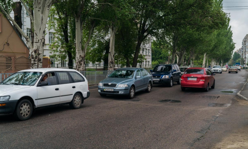 Дороги Днепра: на улице Янтарной просел асфальт