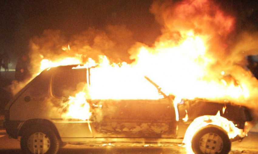 В Днепре злоумышленники сожгли авто 