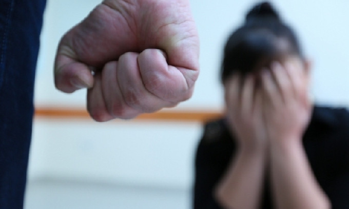 ЧП в Днепре: мужчина изнасиловал массажистку