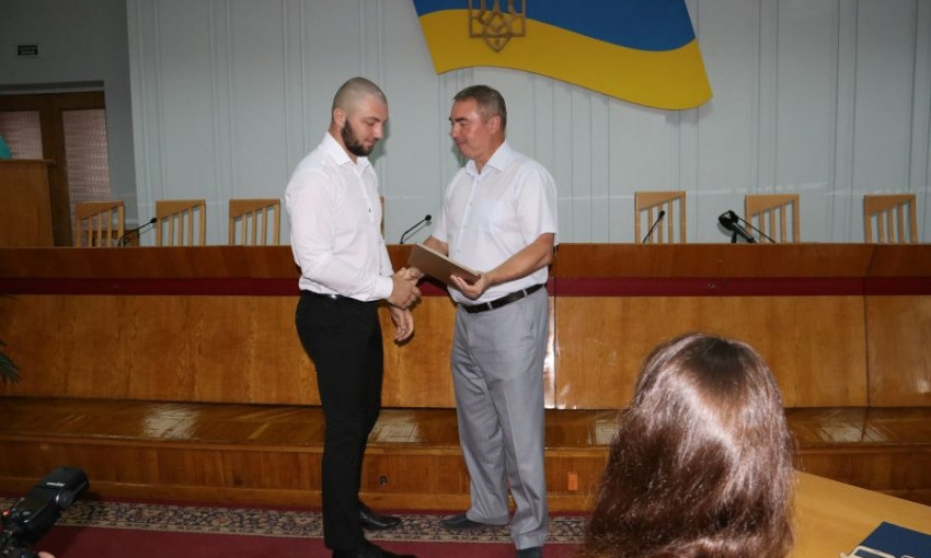 На Днепропетровщине молодые ученые получили именные стипендии 