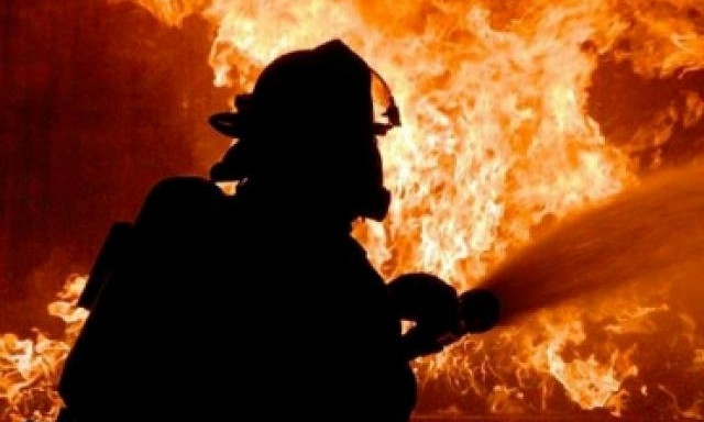 Пожар на Днепропетровщине: сотрудники ГСЧС тушили мастерскую