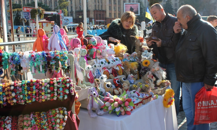 В Днепре на площади Героев Майдана прошла ярмарка