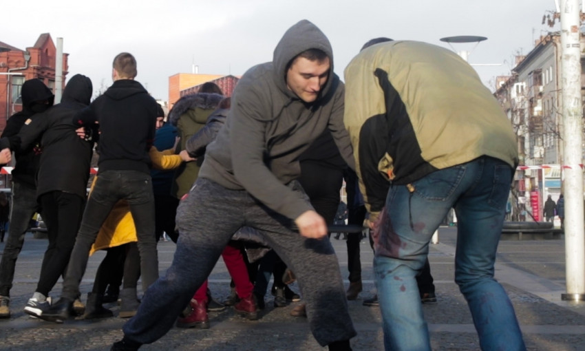 На Европейской площади горожане устроили массовую драку 