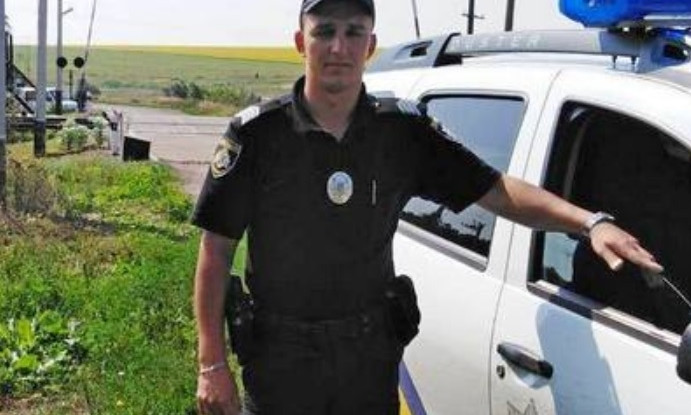 На Днепропетровщине полицейский предотвратил самоубийство девушки