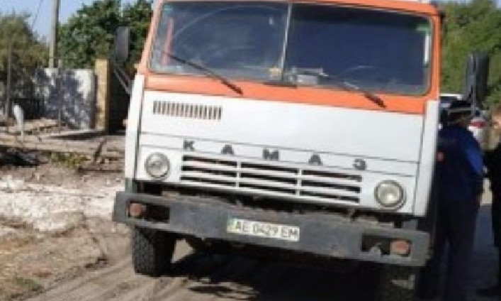 ДТП в Днепре: грузовик снёс опоры электросети