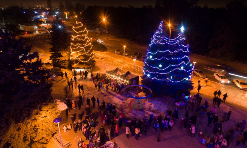 В Приднепровске состоялось открытие новогодней елки 