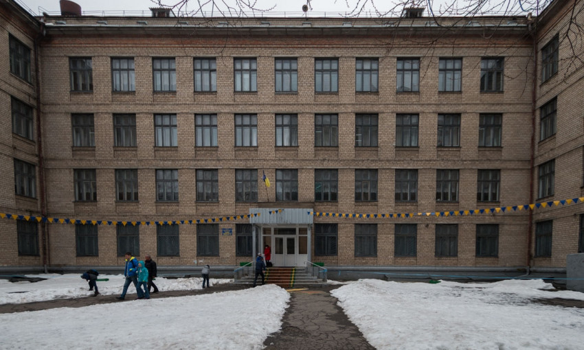 Школу №19 в центре Днепра продолжает затапливать