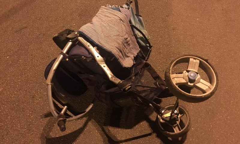 ДТП в Днепре: автомобиль сбил коляску с ребенком 