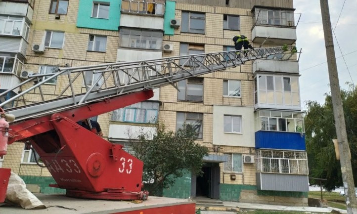 На Днепропетровщине из-за сильного ветра сломался балкон 