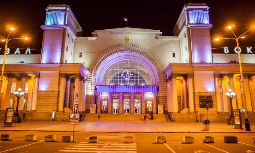 Как ночью выглядит днепровский вокзал?