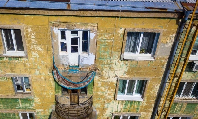 Опасный Днепр: старые балконы падают под ноги горожанам 