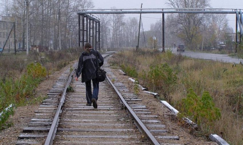 На Днепропетровщине мужчина хотел прыгнуть под поезд