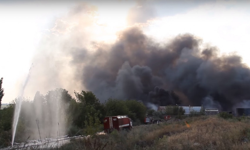 Еще один пожар на складе макулатуры в Днепре 
