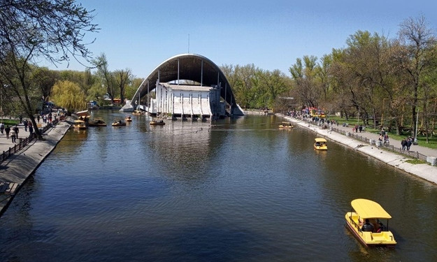 В парке Глобы отремонтируют Лебединое озеро