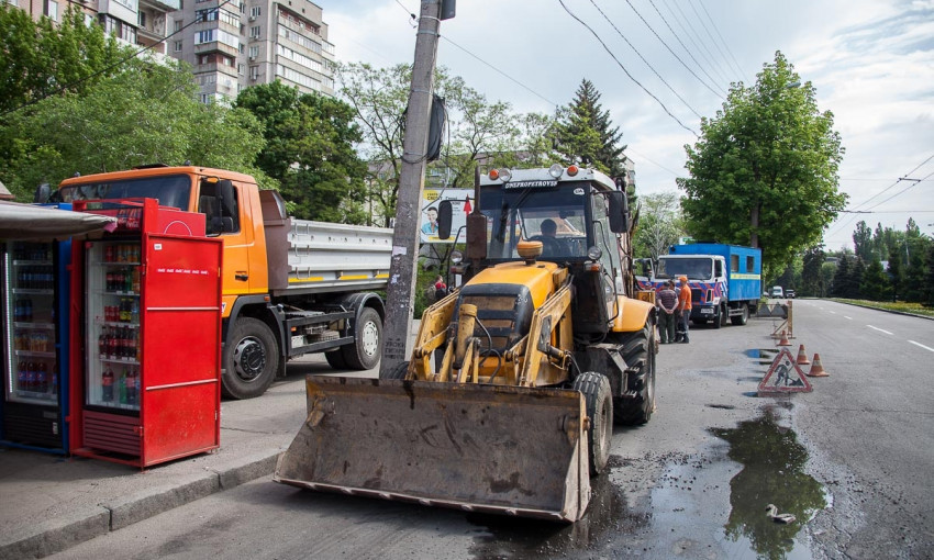 Ремонт в Днепре: на Гагарина возле McDonald’s ремонтировали водопровод