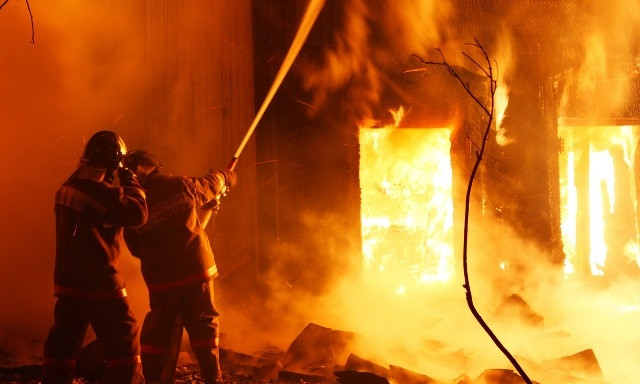 Пожар в Днепре: горел одноэтажный дом на Рабочей